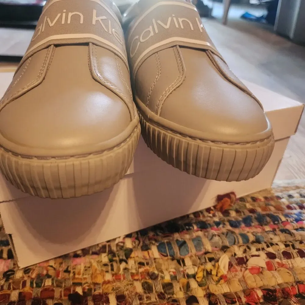 Calvin Klein Women's Clairen Light Gray Sneaker Size 7M